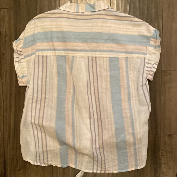 Sanctuary button down with front tie closure in chambray blue and white stripe. - Picture 5 of 6